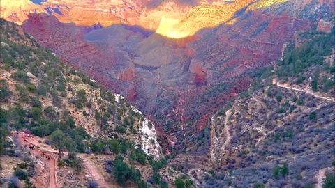 Pan Down to Up View of Grand Canyon Rim Trail 動画素材 306414962
