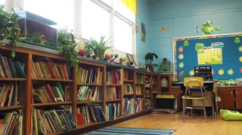 Pan of an empty classroom Stockbeeldmateriaal 45683940