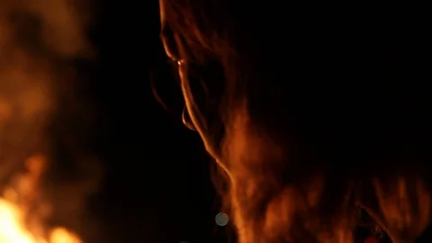 Pan from fire to kid watching it burn Stock Footage 122355298