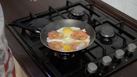 Pan fried egg with tomato Stock Footage 93386464