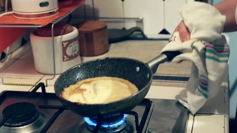 Pan-fried omelette Stock Footage 131381645