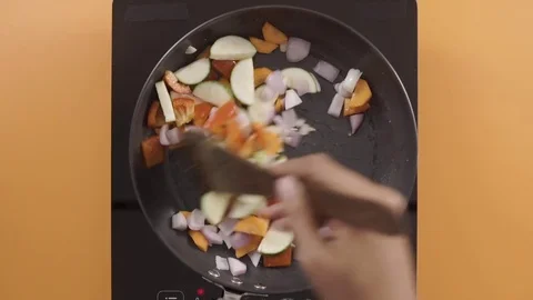 Pan Frying Vegetables Top Angle 動画素材 79108513