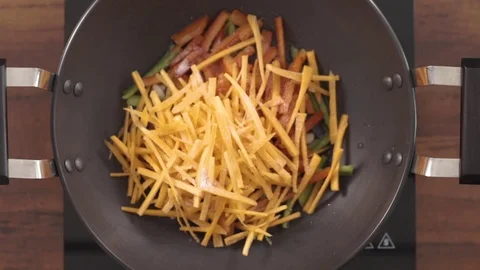 Pan Frying Vegitables Top Angle 動画素材 79108430