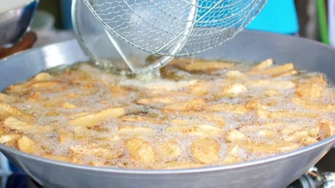 Pan full of deep fried fresh banana for Thai snack Stock Footage 138163083