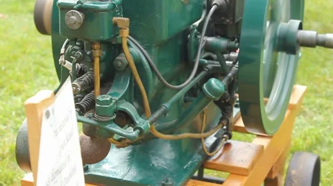 Pan of a gas motor Vídeos de archivo 8763830