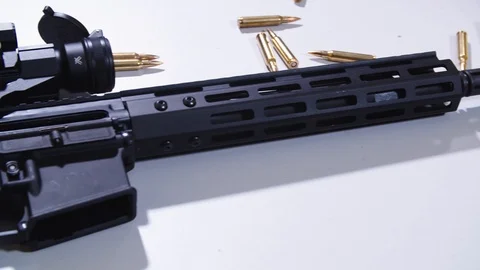 Pan of With Holographic Sight on Table From Barrel to Stock With Bullets 库存影片 119403843