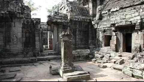 Pan of inside Banteay Kdei Video stock 10756487
