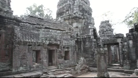 Pan of inside Banteay Kdei Video stock 10756554