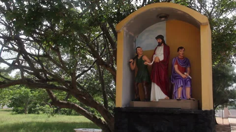 Pan from Jesus staue Stock Footage 34956275