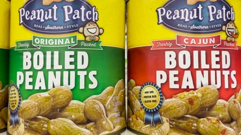 Pan of a large can of Peanut Patch boiled peanuts on a retail grocery store s Vídeos de archivo 171725249