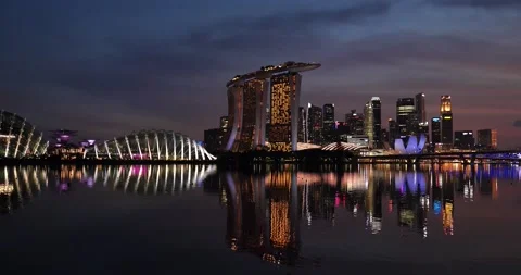 Pan late evening view of Gardens on Bay Singapore Stock Footage 157542422