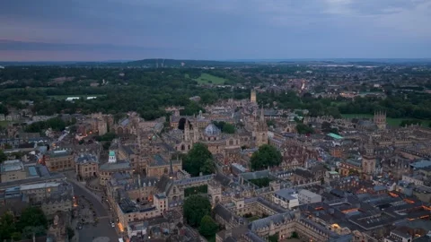 Pan left near Radcliffe Camera over Oxford early evening Stock-Footage 337959435