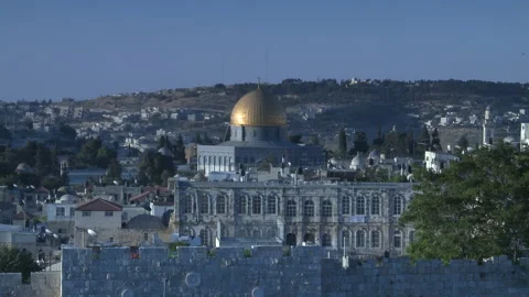 Pan Left Over Old City Of Jerusalem To Dome Of the Rock Temple Mound At Sunrise Video stock 238661790