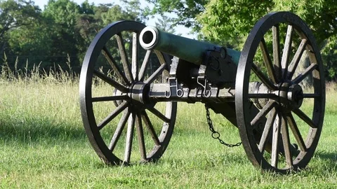 Pan left to right to hold on civil war cannon manassas Stock Footage 76231715