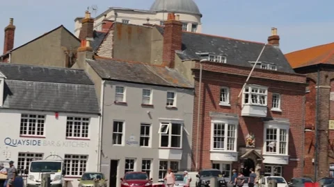 Pan left to right old harbour buildings weymouth 스톡 동영상 137274027