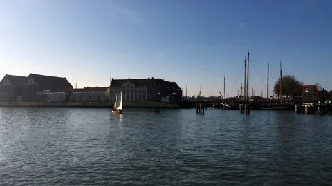 Pan left to right over the harbour of Hoorn. 스톡 동영상 103548998