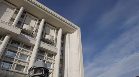 Pan left to Russian flag on buildings, Moscow, Russia 스톡 동영상 51495700