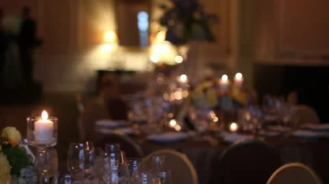 Pan left table set for fancy dinner Vidéo 17895211