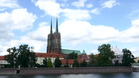 A pan long shot of the Cathedral of St. John the Baptist in Wrocław, Poland Video stock 67894431