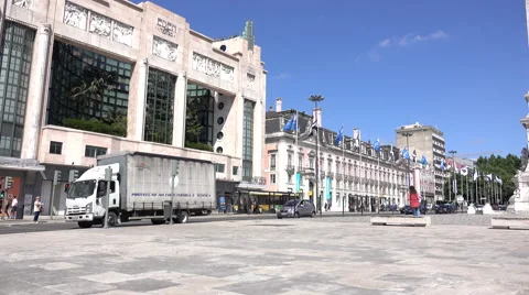 Pan of monument in Restauradores Square Stock Footage 64286339