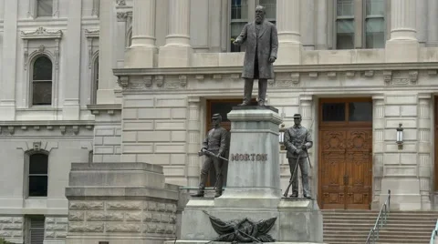 Pan from mortons statue up to capitols dome Stock Footage 54900197