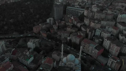 Pan up from mosque in Istanbul 動画素材 260234254