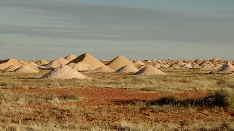 Pan of mullock heaps from opal mines at coober pedy Stock Footage 162296726