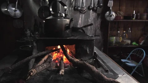 Pan of nepali open fire kitchen. (60fps). 스톡 동영상 129952422
