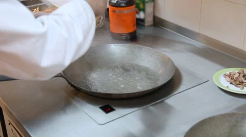 Pan with noodles 库存影片 8549884