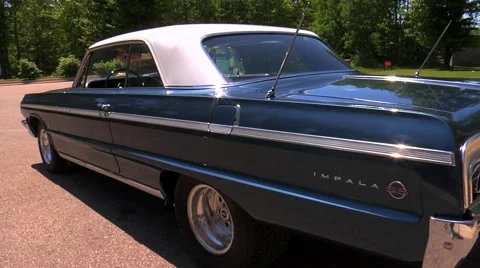Pan of old car Chevy Impala Vidéo 40340676