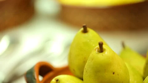 Pan over of bright pears in fruit bowl glistening with water Stock Footage 120406726
