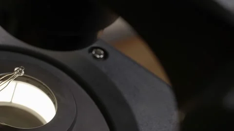 Pan over diamond grading device microscope in lab to certify gem and value Stock-Footage 154277854