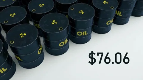 Pan over a grid of rotating black oil or oil barrels. A loopable 3D animation of 動画素材 334031159