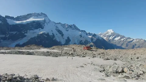 Pan over Mount Cook, New Zealand mountain range with the red colored Mueller Hut Video stock 182364409