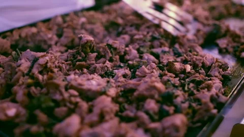 Pan over pork and broccoli rob tongs 動画素材 100736718