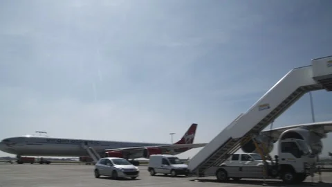 Pan To Plane On Runway Видео 94134349