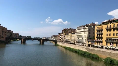 Pan on the Ponte Vecchio over the river in Florence Stock-Footage 220865754