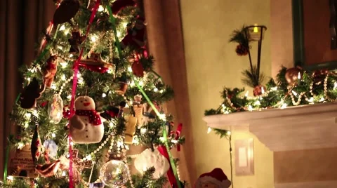 Pan Up Presents and Christmas Tree 스톡 동영상 45409992