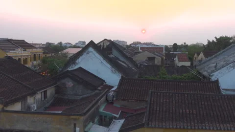 Pan right hoi an evening sunset building rooftops Видео 271181252