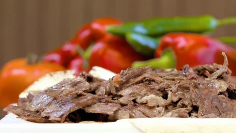 Pan right on hot delicious beef shawarma plate Stock Footage 119908834
