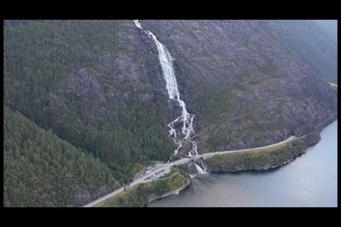 Pan Right Langfoss Waterfall aerial shot Norway Vidéo 331887501