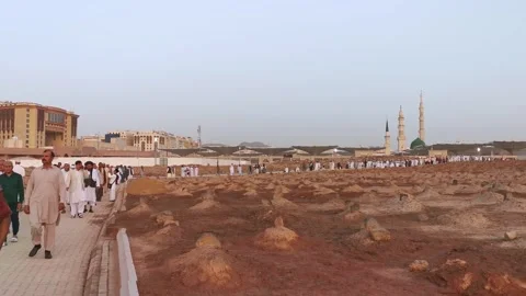 Pan right of Muslim pilgrims visit Baqee' cemetery near Nabawi masjid (mosque) Stock-Footage 317178448