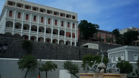 Pan right to Paseo de la Princesa Fountain in Old San Juan. Stock Footage 96312035