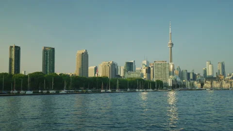 Pan right view of Toronto skyline Vídeos de archivo 217634067