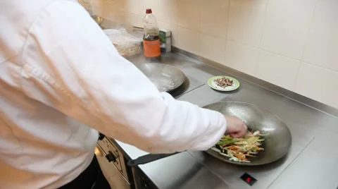 Pan with roasting vegetables 库存影片 8549900