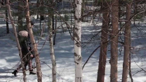 Pan scene of couple walking through the forest. View from above Video stock 76558760