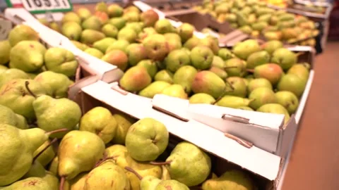 PAN Shelf full of fresh yellow and green apples Stock Footage 167930693