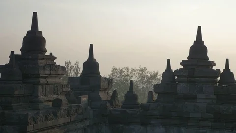 Pan shot of Borobodur temple in Java, Indonesia. 库存影片 90449621