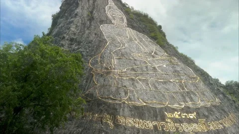 Pan up shot of Buddha mountain in Khao Chi Chan, Pattaya. Video stock 204792803
