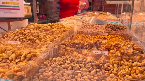 Pan Shot of Candied Nuts Display at Oktoberfest Munich Warm Light Stockbeeldmateriaal 341231110